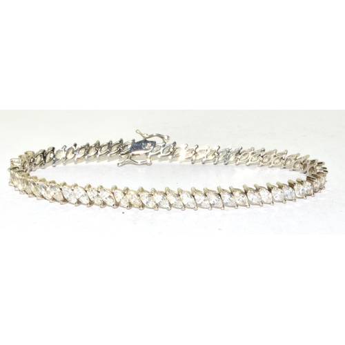 283 - 9ct white gold fancy tennis line bracelet 11g 18cm long