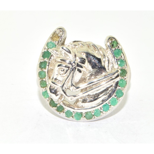 354 - Silver horse ring in the form of a shoe set with emeralds size