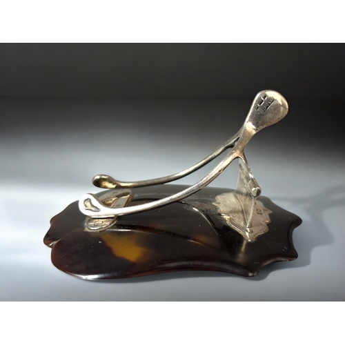 635 - A Victorian silver & Tortoiseshell 'wishbone' letter clip / desk tidy. Together with a Georgian ... 