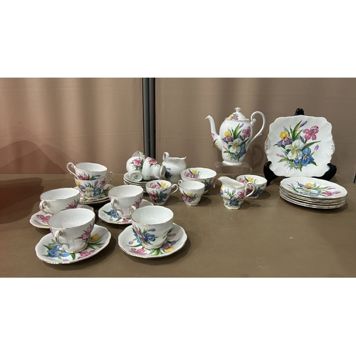 114 - Royal Standard Tea set, fine bone china, floral pattern, gold rim, includes teapot, cups, saucers, p... 