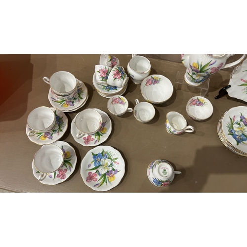 114 - Royal Standard Tea set, fine bone china, floral pattern, gold rim, includes teapot, cups, saucers, p... 