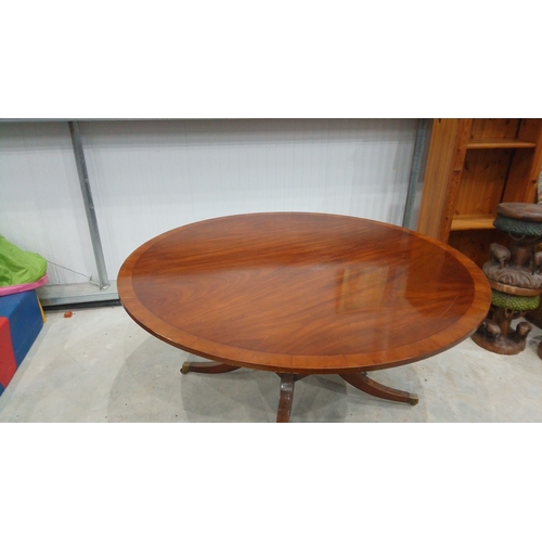 128 - Mahogany round dining table, Georgian style with pedestal base and brass casters.