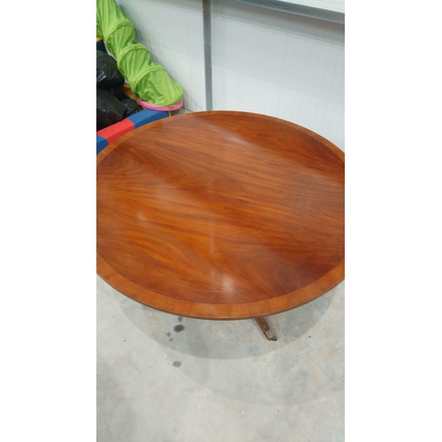 128 - Mahogany round dining table, Georgian style with pedestal base and brass casters.