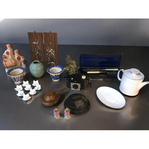 61 - Eclectic mix of Ceramics and other items to include - Pin Wheel Match Case, Coalport Place Markers, ... 