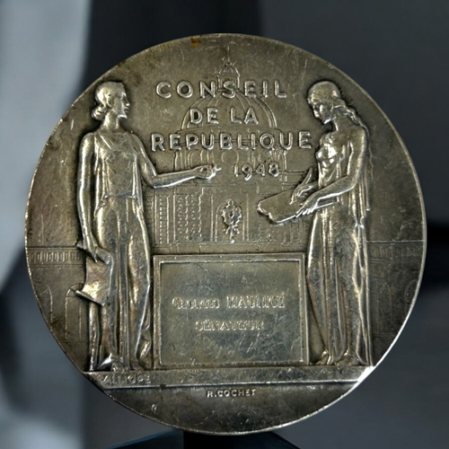 471 - A 1948 French 'council of the Republic' medal. Awarded to Georges Maurice. Designed by R. Cochet.