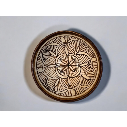 19 - A Chinese Cizhou ware bowl.20th century. Exterior painted in foliate design, with petal design to in... 