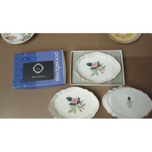 2 - Pair of English bone china dishes with floral motif and gold trim, in original box. Includes additio... 