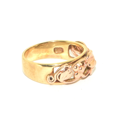 6 - 9ct Welsh Claddagh gold with Ivy design in an open work setting very collectable size P