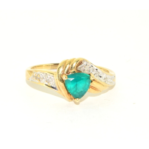 56 - 9ct gold ladies Emerald and Diamond heart design ring size R