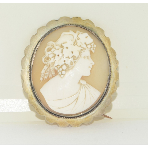 10 - Quality shell carved Cameo brooch depicting a Grecian lady 5x4cm 