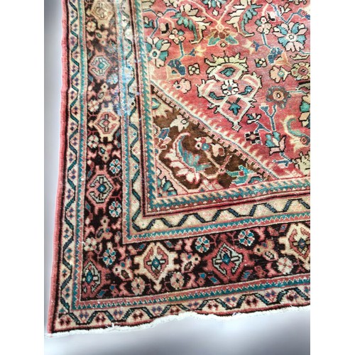 357 - Very Large Vintage Heriz Persian Rug. L 390cmW 300cm