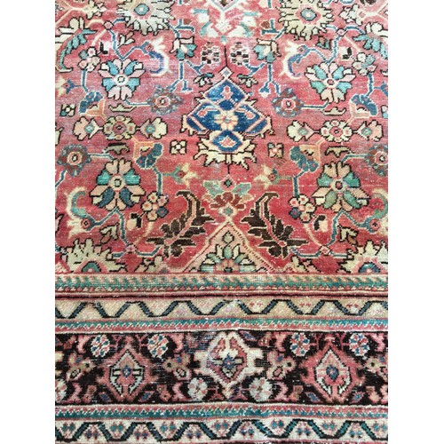 357 - Very Large Vintage Heriz Persian Rug. L 390cmW 300cm