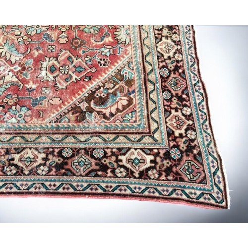 357 - Very Large Vintage Heriz Persian Rug. L 390cmW 300cm