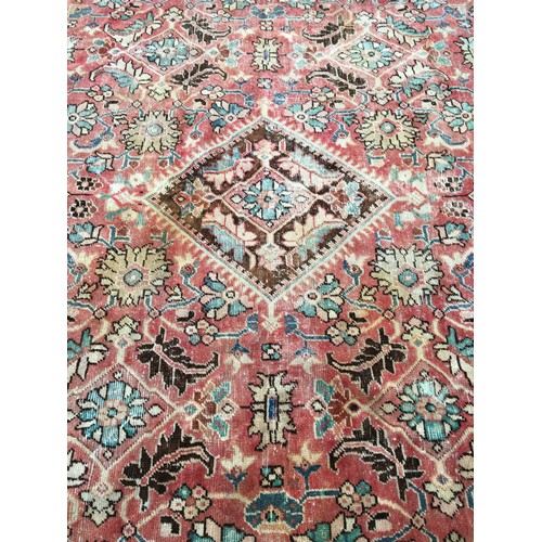 357 - Very Large Vintage Heriz Persian Rug. L 390cmW 300cm