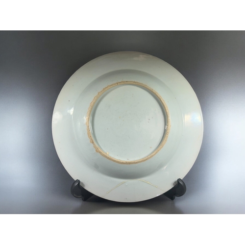 5 - A Chinese porcelain Wucai 'Goldfish' plate.Qing dynasty, 18th/19th century. Enamel painted swimming ... 