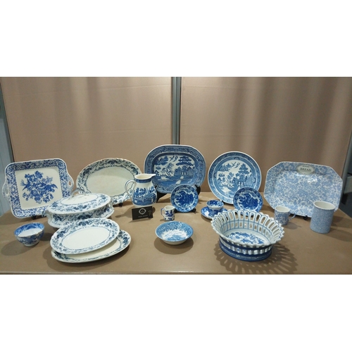 59 - Extensive blue-and-white transferware collection, including Mason's, Wedgwood, and Meakin. Assorted ... 