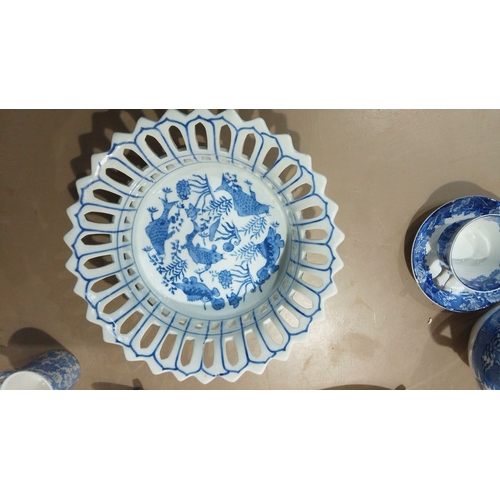 59 - Extensive blue-and-white transferware collection, including Mason's, Wedgwood, and Meakin. Assorted ... 