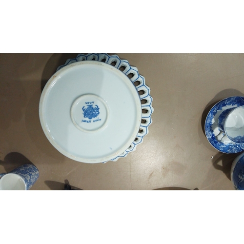 59 - Extensive blue-and-white transferware collection, including Mason's, Wedgwood, and Meakin. Assorted ... 