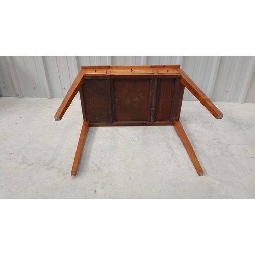 48 - Antique wooden vanity table, from the early 20th century, featuring a distressed mirrored centerpiec... 