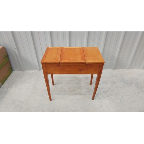 48 - Antique wooden vanity table, from the early 20th century, featuring a distressed mirrored centerpiec... 