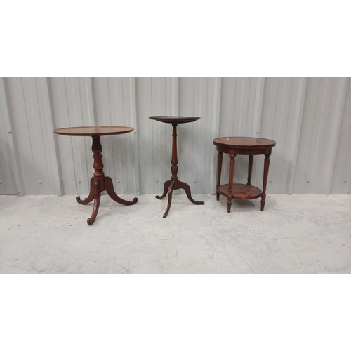 49 - Set of three antique mahogany occasional tables, from the 19th to early 20th century. Two have tripo... 