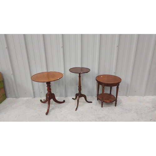 49 - Set of three antique mahogany occasional tables, from the 19th to early 20th century. Two have tripo... 