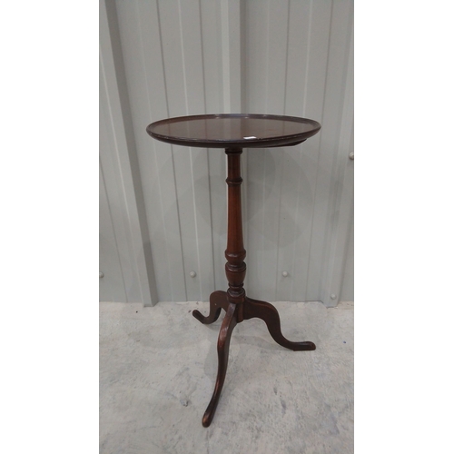 49 - Set of three antique mahogany occasional tables, from the 19th to early 20th century. Two have tripo... 