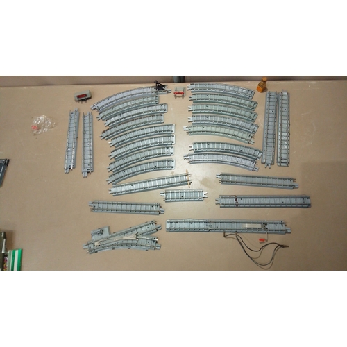 52 - Vintage model railway track collection, including straight and curved sections with connectors and a... 