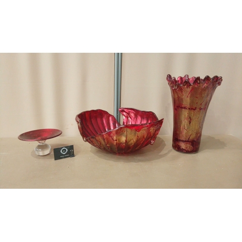 40 - Murano Large Red and gold art glass set, including a ruffled vase, an organic bowl, and a pedestal d... 