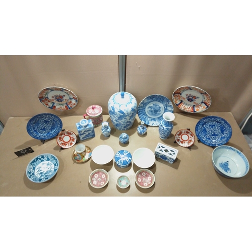 115 - Collection of Chinese porcelain includes 18th-20th century blue-and-white and Imari-style plates, va... 