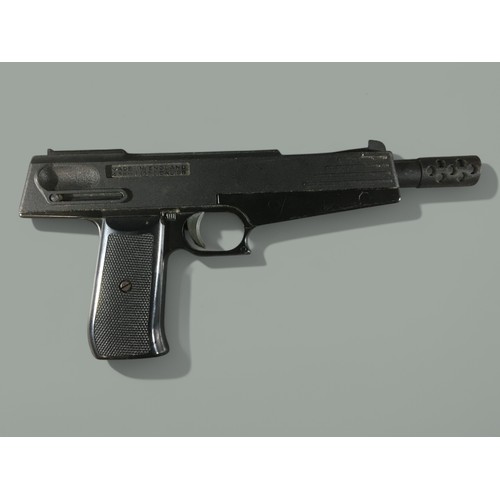 99A - Webley Stinger Pistol .177 BB Gun together with a Shotgun Cartridge Belt and a Gun Case. Working may... 