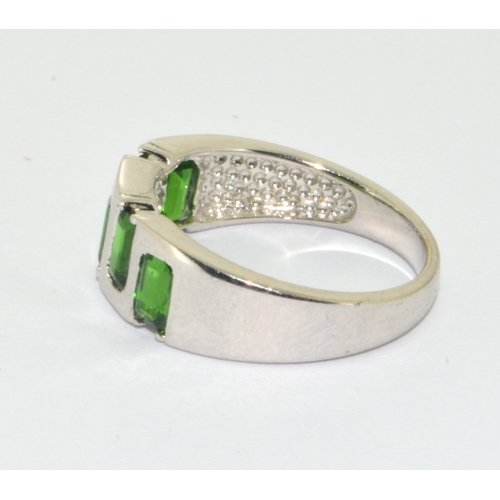 41 - 9ct white gold heavy Greek key design Peridot ring size O