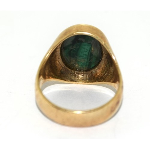 61 - 9ct gold Gents Malachite single stone signet ring 8 gram size S