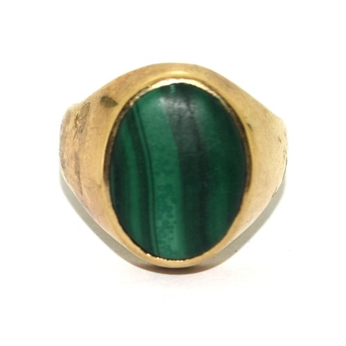 61 - 9ct gold Gents Malachite single stone signet ring 8 gram size S