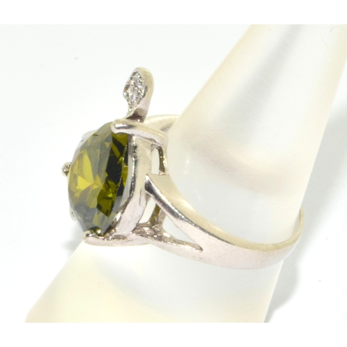 80 - Modernist Olivine heart 925 silver ring size O