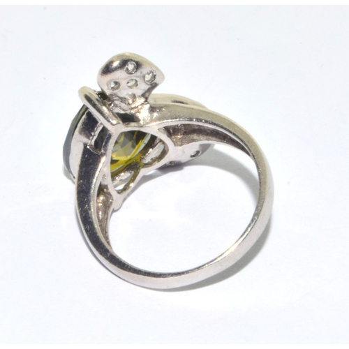 80 - Modernist Olivine heart 925 silver ring size O