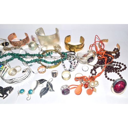 173 - Bag of mixed New and used costume jewellery to include Silver items