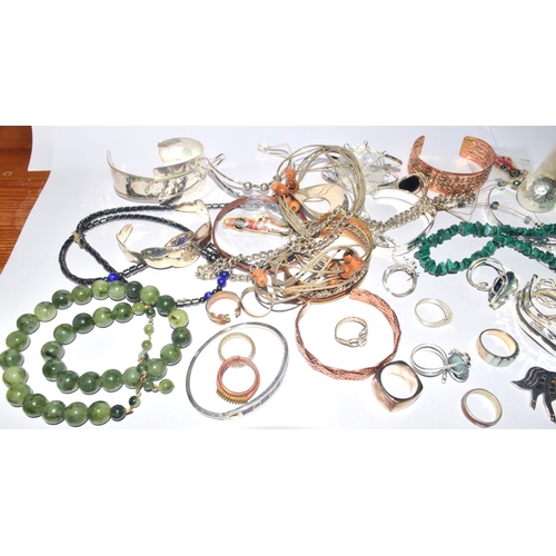 173 - Bag of mixed New and used costume jewellery to include Silver items