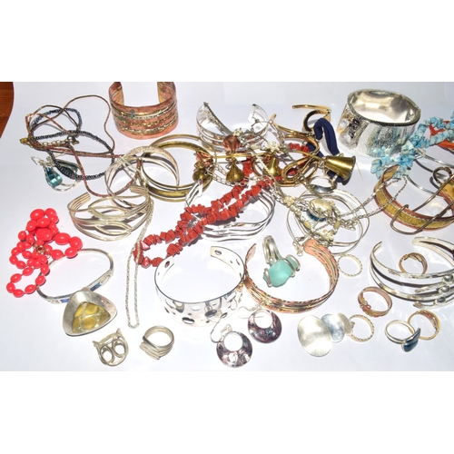 233 - Bag of mixed New and used costume jewellery to include Silver items