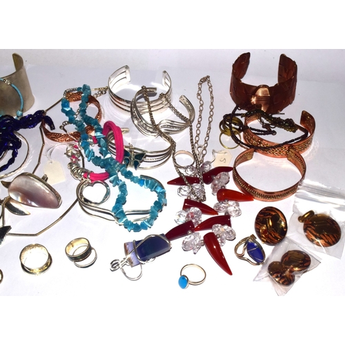 293 - Bag of mixed New and used costume jewellery to include Silver items