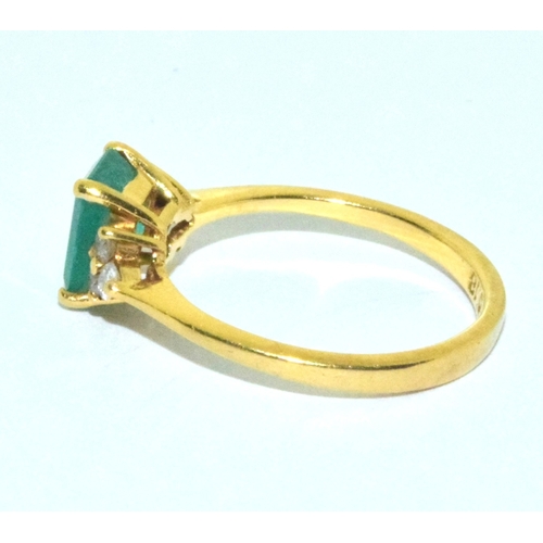 201 - 18ct gold ladies vintage square faced Emerald and Diamond shoulder ring size K