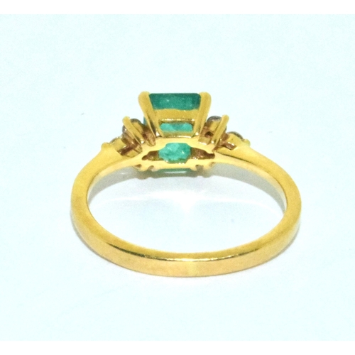 201 - 18ct gold ladies vintage square faced Emerald and Diamond shoulder ring size K