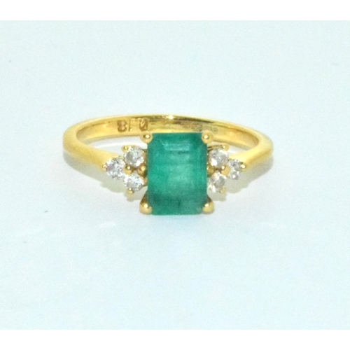 201 - 18ct gold ladies vintage square faced Emerald and Diamond shoulder ring size K