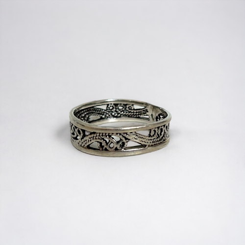 309 - A pierced 925 silver ring. Together with a large white metal oversize ring.