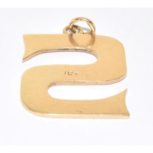 13 - 9ct gold capital letter S 4g 3x2cm