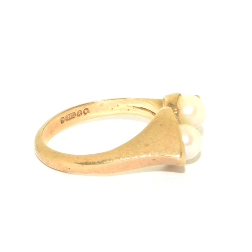 76 - 9ct gold ladies twin pearl ring in a split setting size N