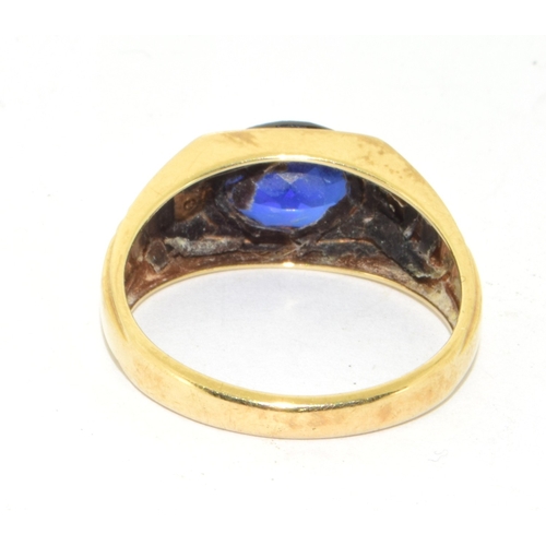 86 - Superb mans 9ct gold cabochon Sapphire and Diamond hall marked as Diamond in ring signet ring size T