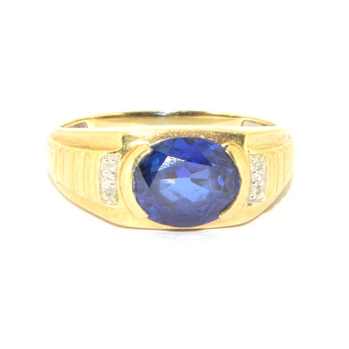 86 - Superb mans 9ct gold cabochon Sapphire and Diamond hall marked as Diamond in ring signet ring size T