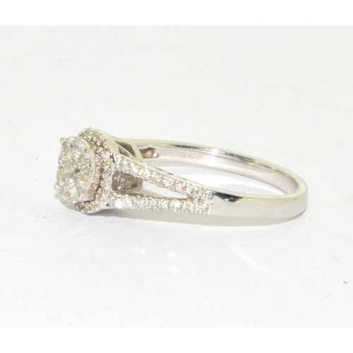 116 - 9ct white gold ladies Diamond hallo design ring with diamonds to the shoulders on a split setting ap... 