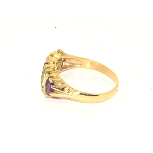 135 - 9ct gold ladies Amethyst and Peridot 5 stone ring size O